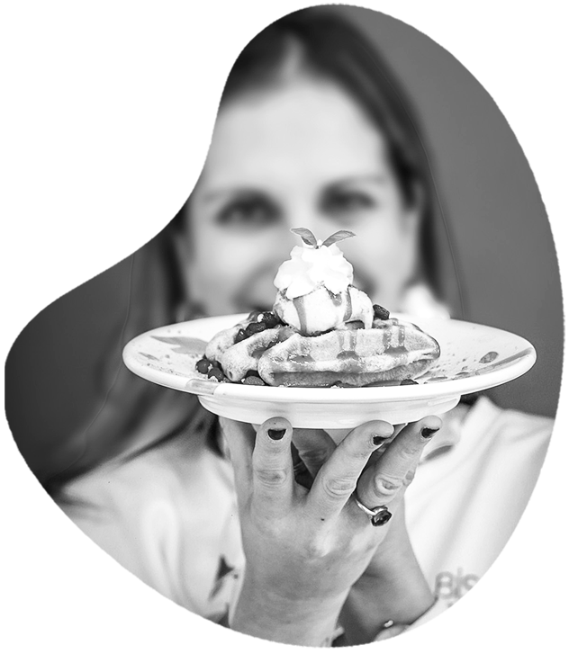 Maud et les biscuiteurs chez Biscuit, le café céramique à Liège