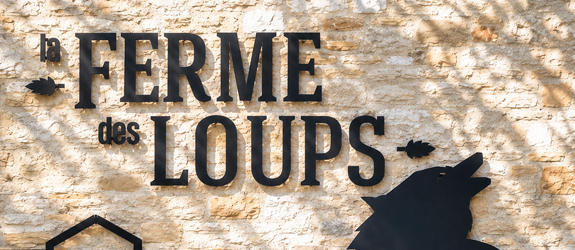 Atelier céramique itinérant à la Ferme des Loups à Trooz avec la Biscuitmobile